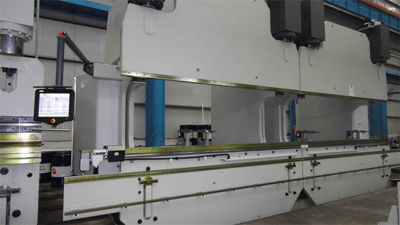 The 2-PPEB-H400/40 CNC bending machine produced by our company and LVD was successfully completed