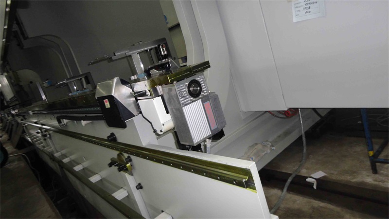 The 2-PPEB-H400/40 CNC bending machine produced by our company and LVD was successfully completed